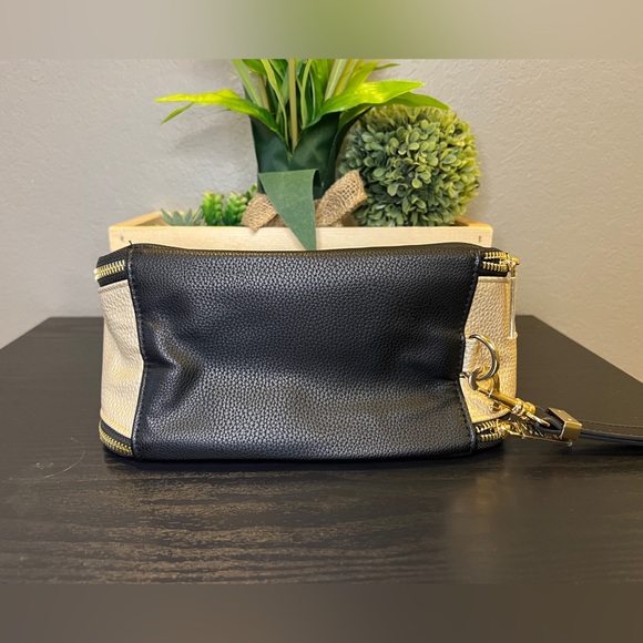 Versace Parfums Black/Gold Toiletry Pouch - Picture 6 of 13